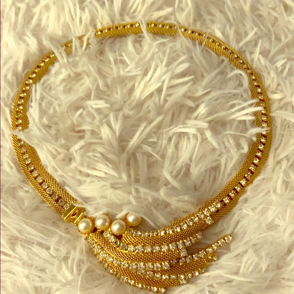 Vintage 14” choker with removable brooch